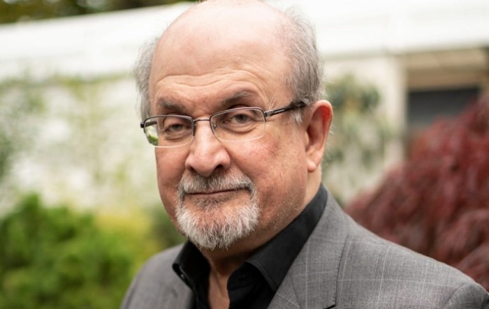 Salman Rushdie skinut s respiratora i govori