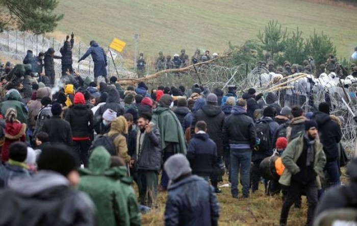 Migranti se probili kroz ogradu na granici iz Bjelorusije u Poljsku