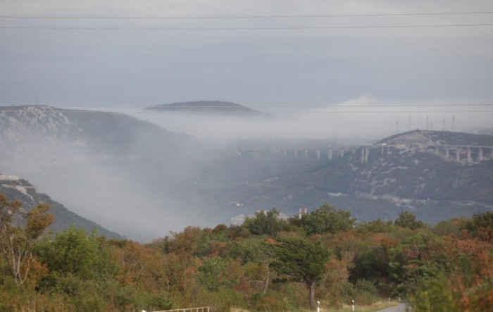 Požar u skladištu otpada Pripuzove tvrtke kod Rijeke