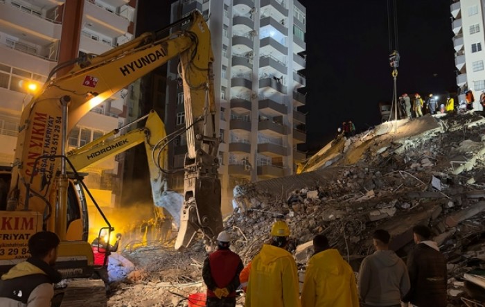 Preko 2.700 poginulih u katastrofalnim potresima u Turskoj