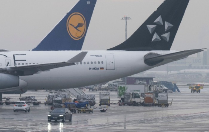 Ledene oluje otkazuju letove u Frankfurtu, željeznica usporila