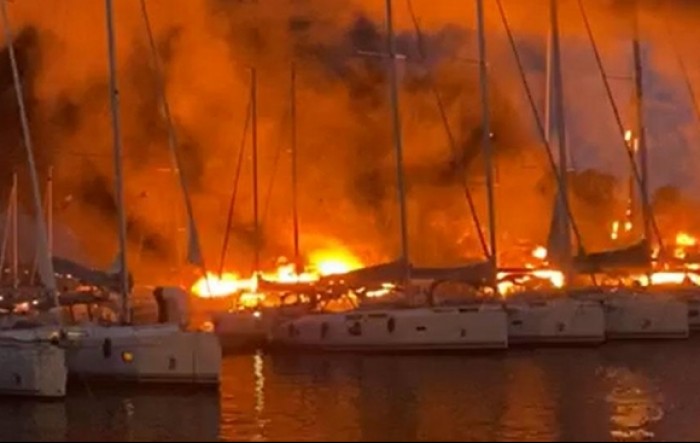 Kaštel Gomilica: Pet brodova izgorjelo u marini