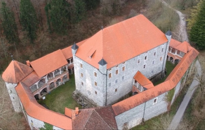 Tatiana Rodriguez Anderson kupila dvorac Mirna u istočnoj Sloveniji