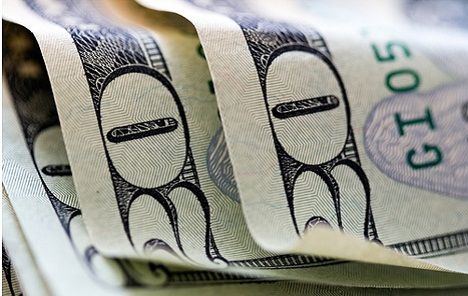 Dolar ojačao prema euru, oslabio prema japanskom jenu