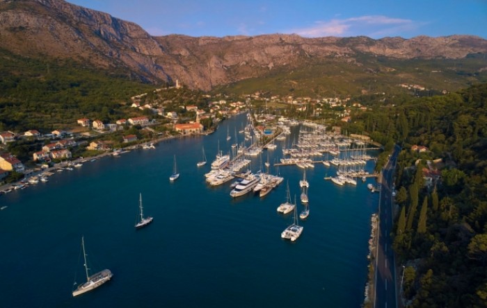 Onečišćenje mora u ACI marini Dubrovnik u Komolcu
