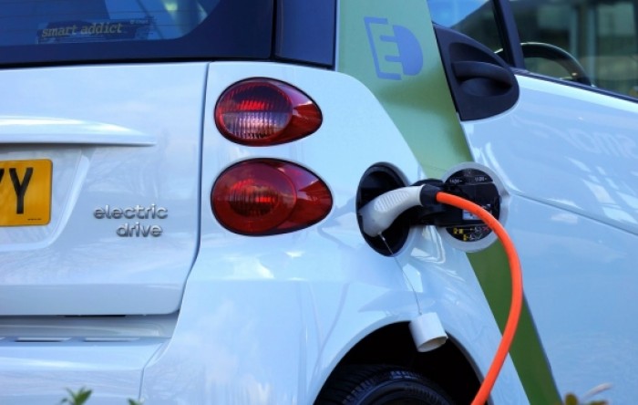 Velika Britanija planira masovnu proizvodnju baterija za električne automobile