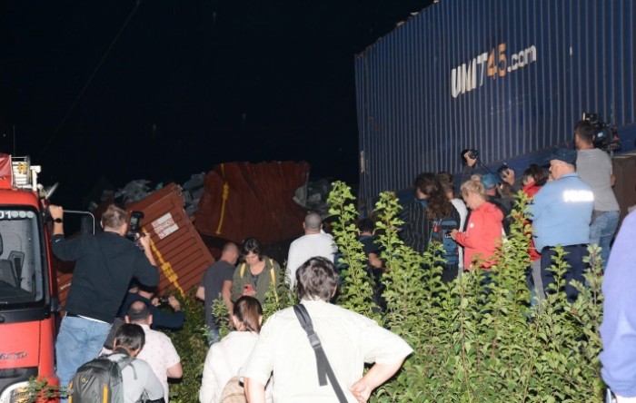 Troje poginulih i jedanaestero ozlijeđenih u željezničkoj nesreći kraj Novske