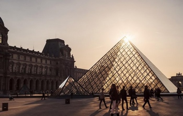 Louvre zatvoren zbog sastanka osoblja o koronavirusu