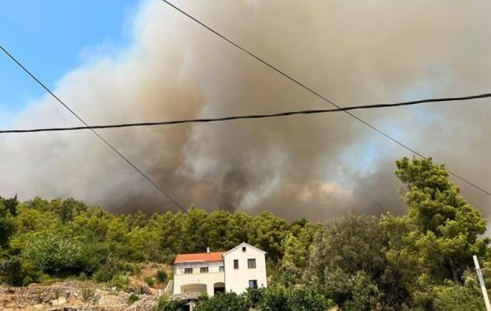 Veliki požar na Hvaru, jedna osoba poginula
