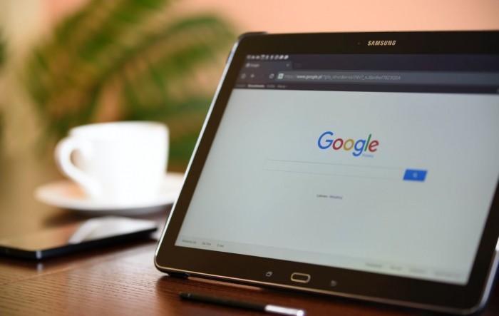 Google plasirao oglase na sadržaje s dezinformacijama u Srbiji i BiH