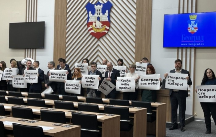 Odložena konstituirajuća sednica Skupštine Beograda, opozicija došla s transparentima