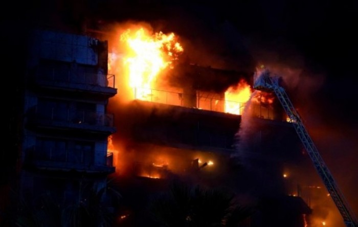 Stravičan požar progutao ogromnu zgradu u Španjolskoj, mnoštvo žrtava