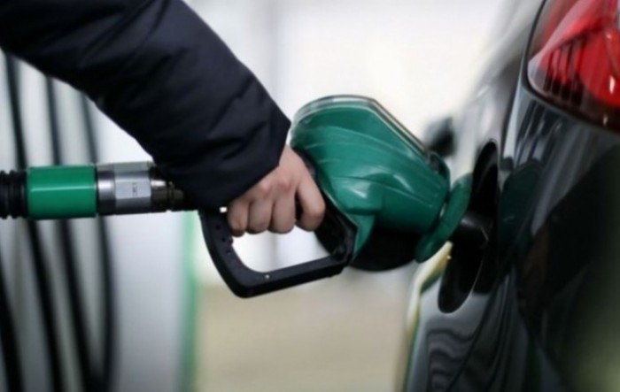 Ništa od točenja u susjedstvu: Od petka samo Mađarima gorivo po povlaštenoj cijeni