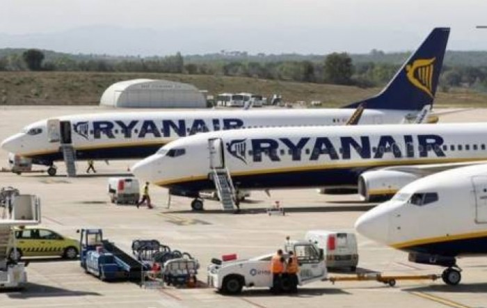 Vlada jutros zabranila ulazak iz Italije, a avion iz Bergama upravo sleteo u Niš