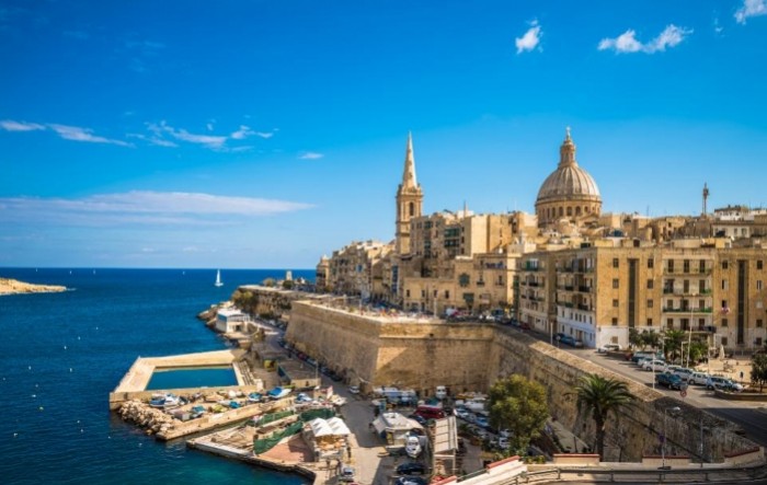 Malta obustavila sve putničke linije s Italijom