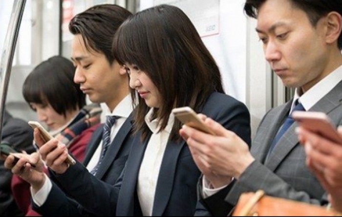Japan: Prva zabrana istodobnog hodanja i gledanja u mobitel u svijetu
