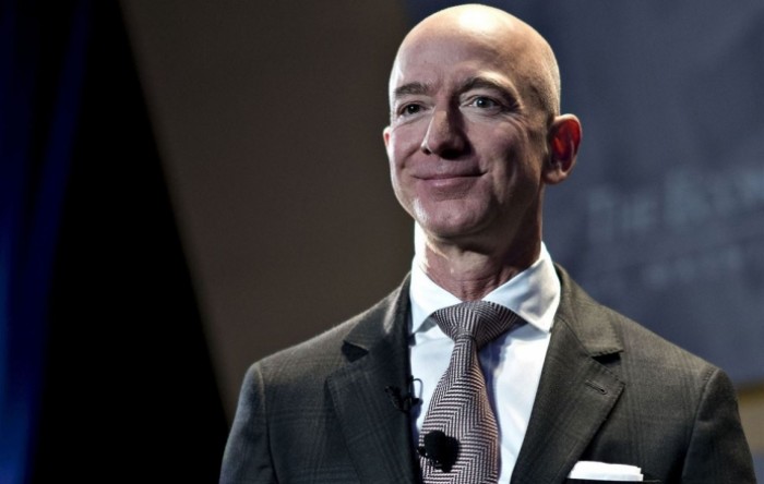 Bezos odlazi s mjesta direktora Amazona