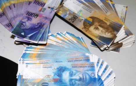 Euro i dolar na rekordno niskim razinama prema franku