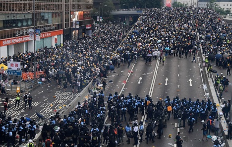 Kina smijenila čelnika ureda za Hong Kong i Macao