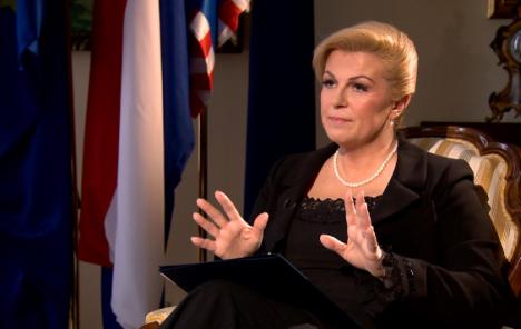 Grabar-Kitarović zaposlila manje u Uredu, ali joj je plaća veća od Josipovićeve
